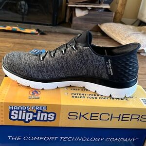 Sketchers slip-ims NWT